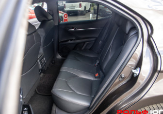 Подержанный автомобиль Toyota Camry Sedan 2019 года (8 фото)
