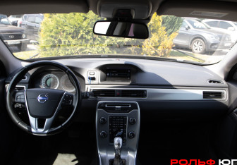 Подержанный автомобиль Volvo XC70 2012 года (11 фото)