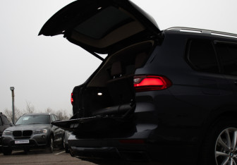 Подержанный автомобиль BMW X7 2020 года (34 фото)