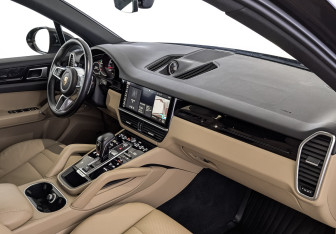 Подержанный автомобиль Porsche Cayenne 2019 года (13 фото)