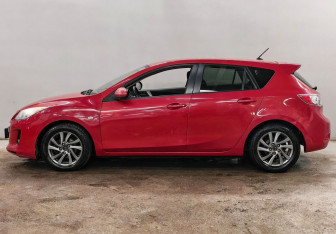 Подержанный автомобиль Mazda 3 Hatchback 2012 года (8 фото)