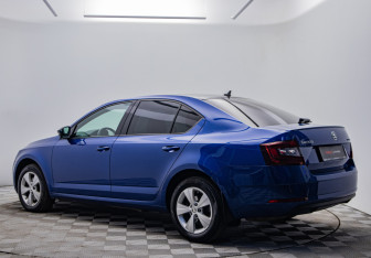 Подержанный автомобиль Skoda Octavia Liftback 2019 года (3 фото)
