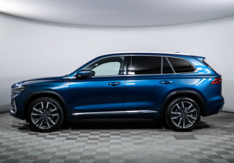 Подержанный автомобиль Geely Monjaro 2023 года (8 фото)