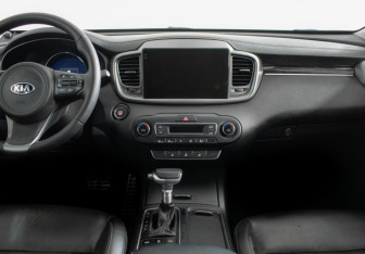 Подержанный автомобиль Kia Sorento 2017 года (11 фото)