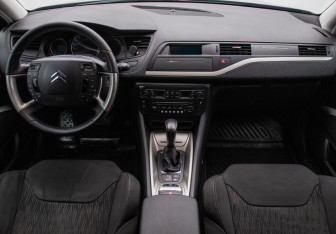 Подержанный автомобиль Citroen C5 Wagon 2011 года (13 фото)