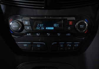 Подержанный автомобиль Ford Kuga 2014 года (19 фото)