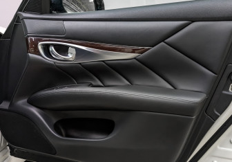 Подержанный автомобиль Infiniti Q70 2018 года (23 фото)