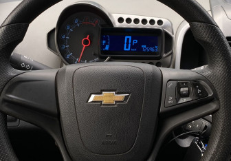 Подержанный автомобиль Chevrolet Aveo Sedan 2012 года (14 фото)