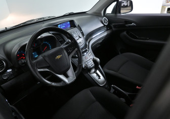 Подержанный автомобиль Chevrolet Orlando 2014 года (7 фото)