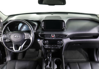 Подержанный автомобиль Hyundai Santa Fe 2019 года (10 фото)