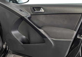 Подержанный автомобиль Volkswagen Tiguan 2016 года (24 фото)