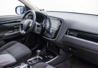 Подержанный автомобиль Mitsubishi Outlander 2019 года (9 фото)