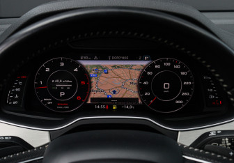 Подержанный автомобиль Audi Q7 2017 года (31 фото)