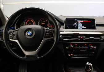 Подержанный автомобиль BMW X5 2016 года (8 фото)