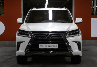Подержанный автомобиль Lexus LX 2018 года (2 фото)