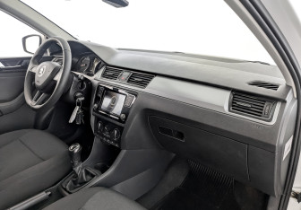 Подержанный автомобиль Skoda Rapid Liftback 2019 года (11 фото)