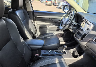 Подержанный автомобиль Mitsubishi Outlander 2014 года (11 фото)