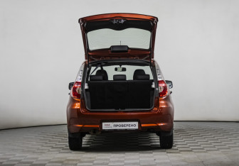 Подержанный автомобиль Datsun mi-DO 2015 года (14 фото)