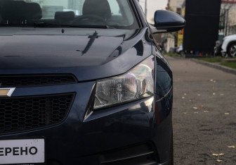 Подержанный автомобиль Chevrolet Cruze Sedan 2011 года (16 фото)