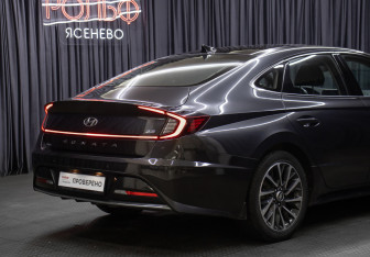Подержанный автомобиль Hyundai Sonata 2021 года (28 фото)