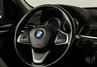 Подержанный автомобиль BMW X1 2019 года (10 фото)