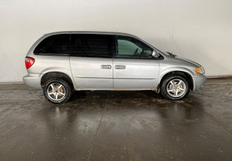 Подержанный автомобиль Dodge Caravan 2003 года (7 фото)