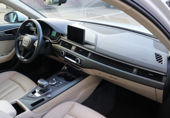 Подержанный автомобиль Audi A4 Sedan 2019 года (8 фото)