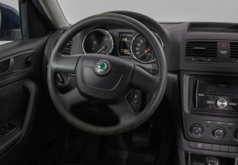 Подержанный автомобиль Skoda Yeti 2013 года (15 фото)