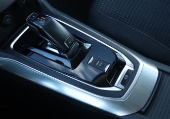 Подержанный автомобиль Peugeot 308 Wagon 2018 года (14 фото)