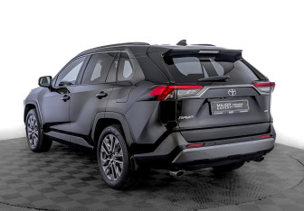 Подержанный автомобиль Toyota RAV4 2022 года (7 фото)