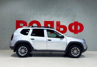 Подержанный автомобиль Renault Duster 2015 года (3 фото)