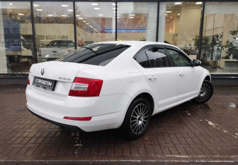 Подержанный автомобиль Skoda Octavia Liftback 2014 года (8 фото)