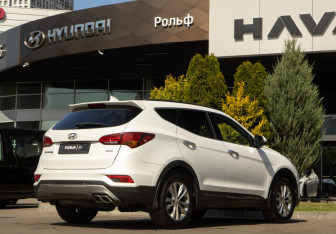 Подержанный автомобиль Hyundai Santa Fe 2017 года (4 фото)