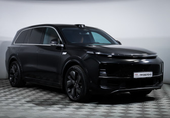 Подержанный автомобиль LiXiang L9 2023 года (3 фото)