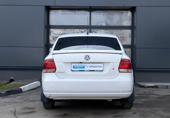 Подержанный автомобиль Volkswagen Polo Sedan 2012 года (6 фото)