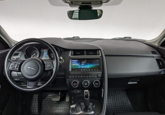 Подержанный автомобиль Jaguar E-Pace 2020 года (11 фото)