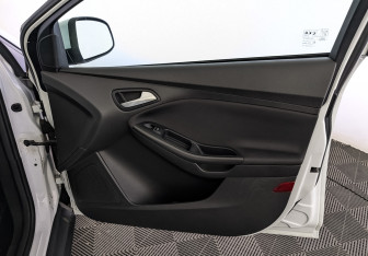 Подержанный автомобиль Ford Focus Hatchback 2018 года (24 фото)
