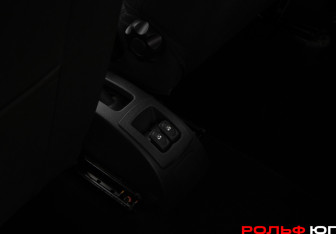 Подержанный автомобиль Renault Sandero 2011 года (15 фото)