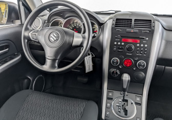 Подержанный автомобиль Suzuki Grand Vitara 2014 года (25 фото)