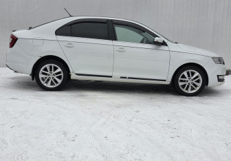 Подержанный автомобиль Skoda Rapid Liftback 2017 года (4 фото)