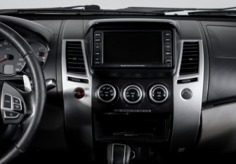 Подержанный автомобиль Mitsubishi Pajero Sport 2012 года (13 фото)