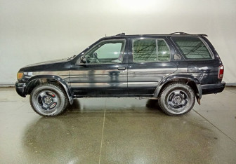 Подержанный автомобиль Nissan Pathfinder 1998 года (8 фото)