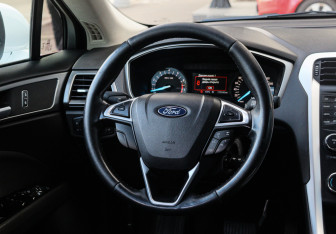 Подержанный автомобиль Ford Mondeo Sedan 2018 года (10 фото)