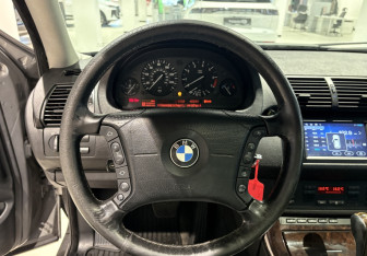 Подержанный автомобиль BMW X5 2004 года (15 фото)