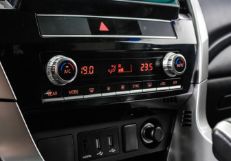 Подержанный автомобиль Mitsubishi Montero Sport 2022 года (18 фото)