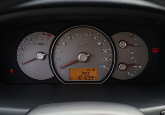 Подержанный автомобиль Kia Carens 2007 года (15 фото)