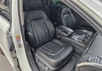Подержанный автомобиль Audi Q7 2014 года (22 фото)