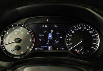 Подержанный автомобиль Infiniti QX50 2018 года (10 фото)