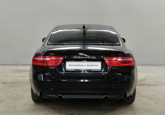 Подержанный автомобиль Jaguar XE 2018 года (6 фото)