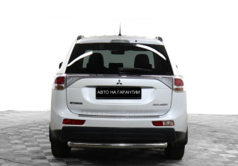 Подержанный автомобиль Mitsubishi Outlander 2013 года (6 фото)